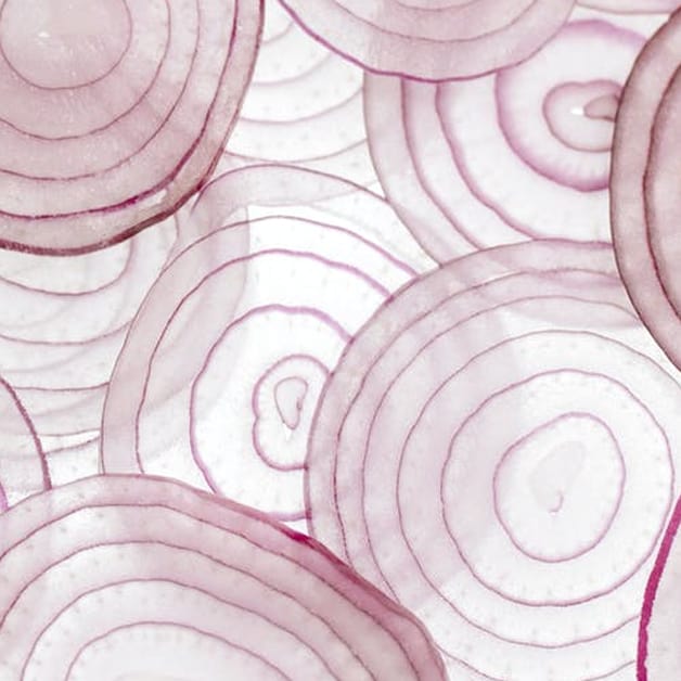 Red Onion Juice to hide dark spots without makeup